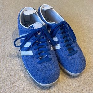 Mens adidas sneaker (size 5)